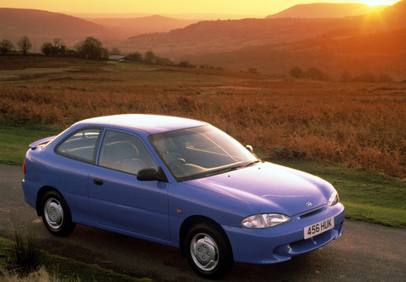 Hyundai Accent 3-door 1996–2000 images