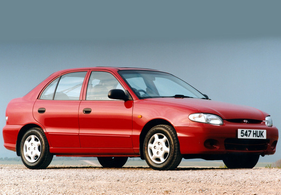 Hyundai Accent 5-door 1996–2000 images