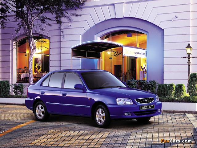 Hyundai Accent 5-door 2000–03 images (640 x 480)