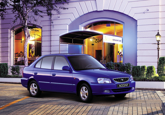 Hyundai Accent 5-door 2000–03 images