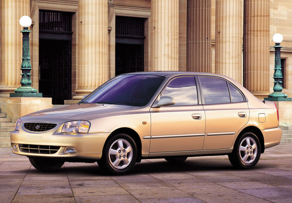 Hyundai Accent Sedan 2000 photos