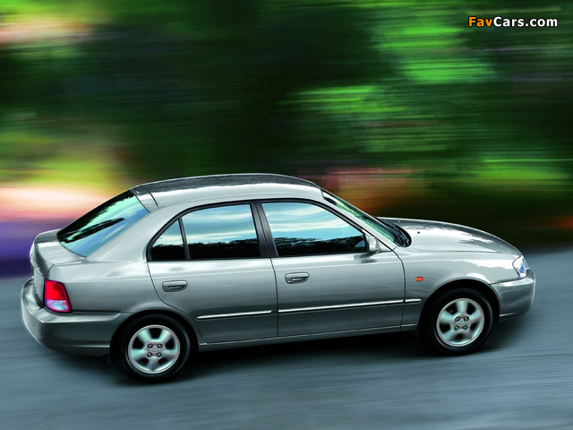 Hyundai Accent 5-door 2000–03 pictures (640 x 480)
