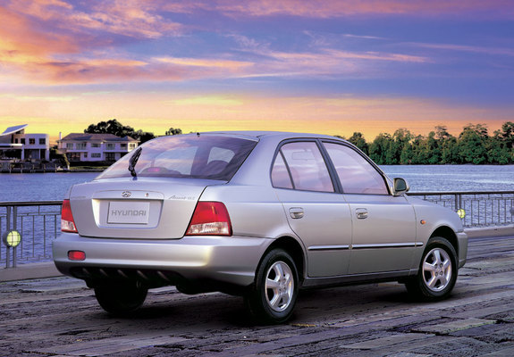 Hyundai Accent 5-door 2000–03 wallpapers