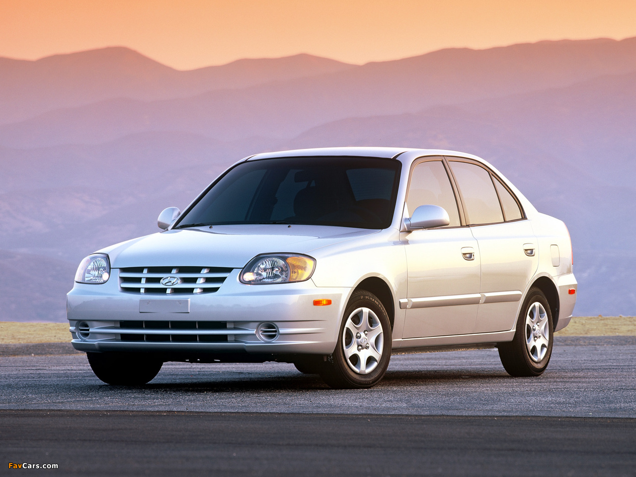 Hyundai Accent Sedan US-spec 2003–06 images (1280 x 960)