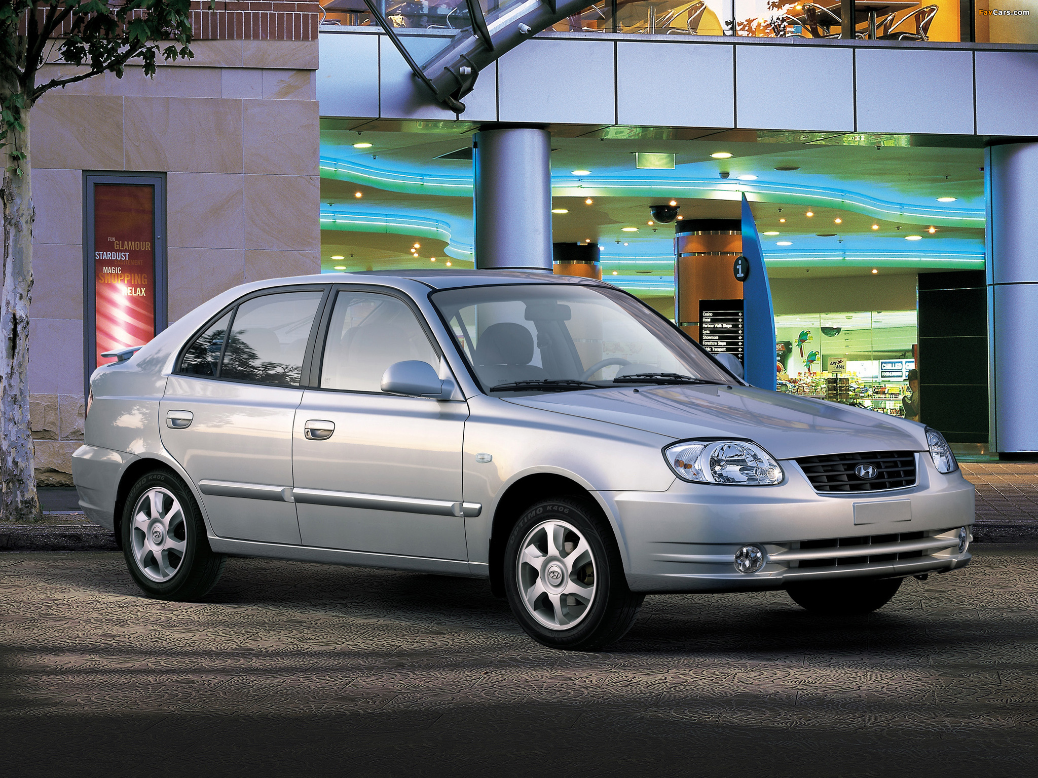 Hyundai Accent 5-door 2003–06 photos (2048 x 1536)