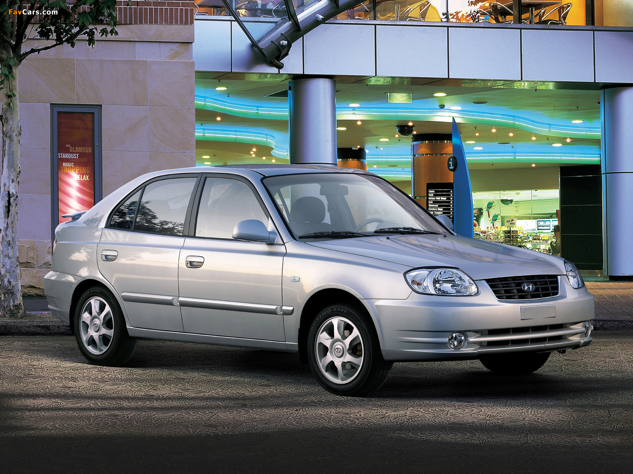 Hyundai Accent 5-door 2003–06 photos (1280 x 960)
