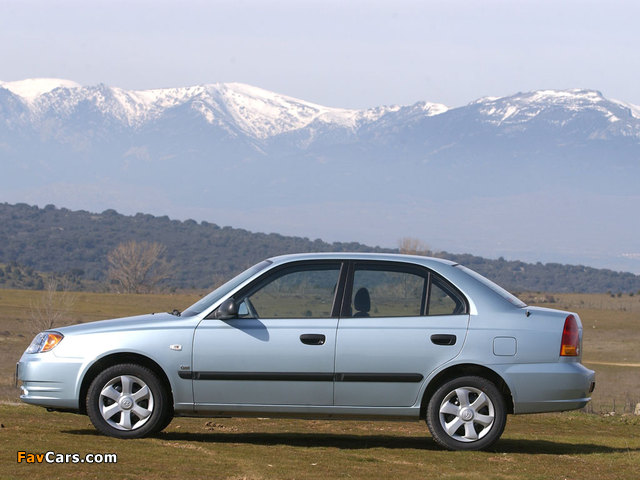 Hyundai Accent Sedan 2003–06 photos (640 x 480)