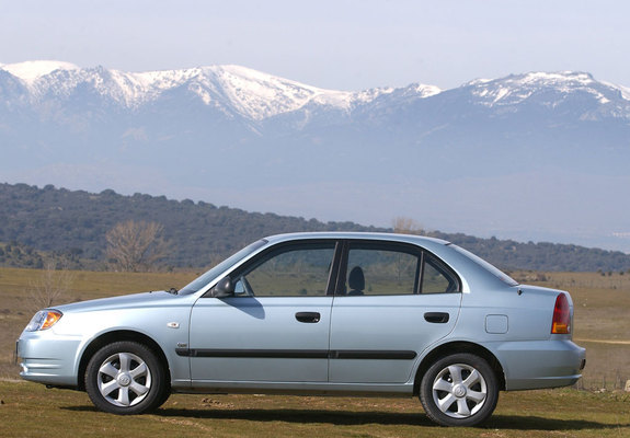 Hyundai Accent Sedan 2003–06 photos