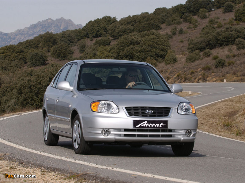 Hyundai Accent 5-door 2003–06 photos (800 x 600)
