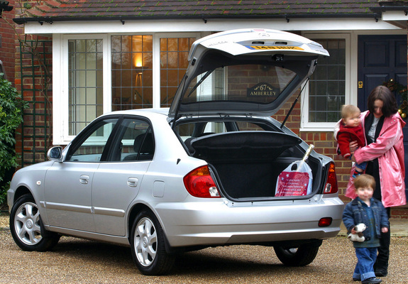 Hyundai Accent 5-door UK-spec 2003–06 photos