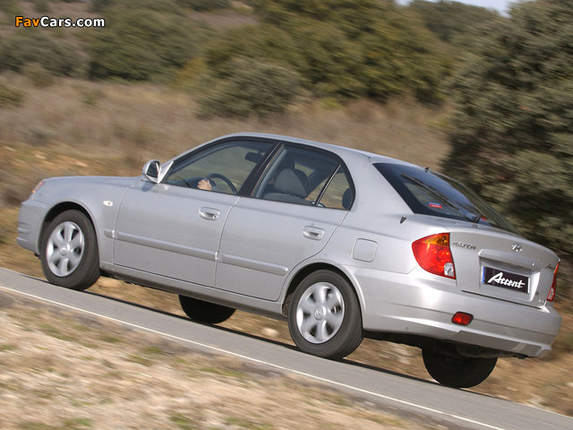 Hyundai Accent 5-door 2003–06 photos (640 x 480)