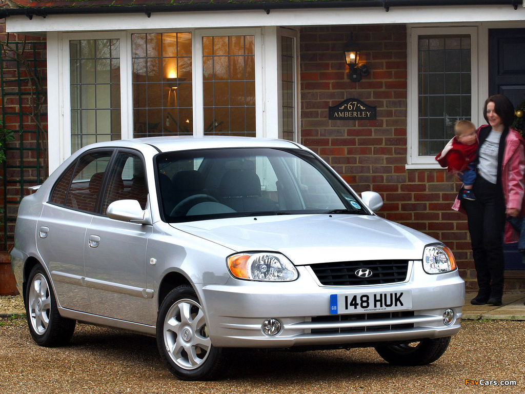 Hyundai Accent 5-door UK-spec 2003–06 wallpapers (1024 x 768)