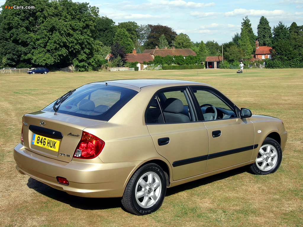 Hyundai Accent 5-door UK-spec 2003–06 wallpapers (1024 x 768)