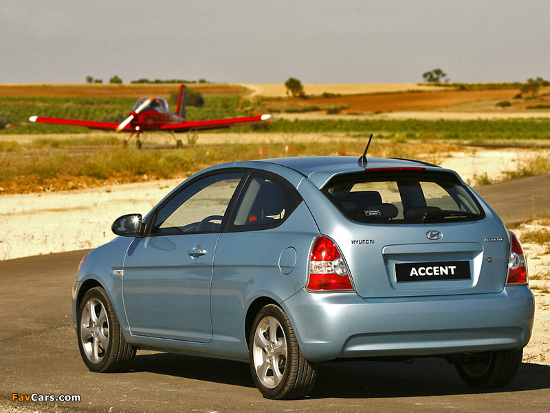 Hyundai Accent 3-door 2006–07 photos (800 x 600)