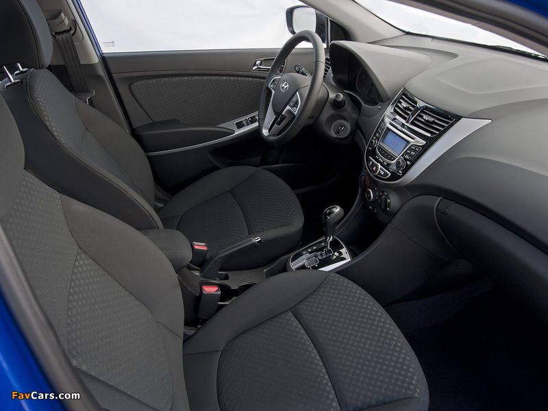 Hyundai Accent 5-door US-spec (RB) 2011 images (800 x 600)