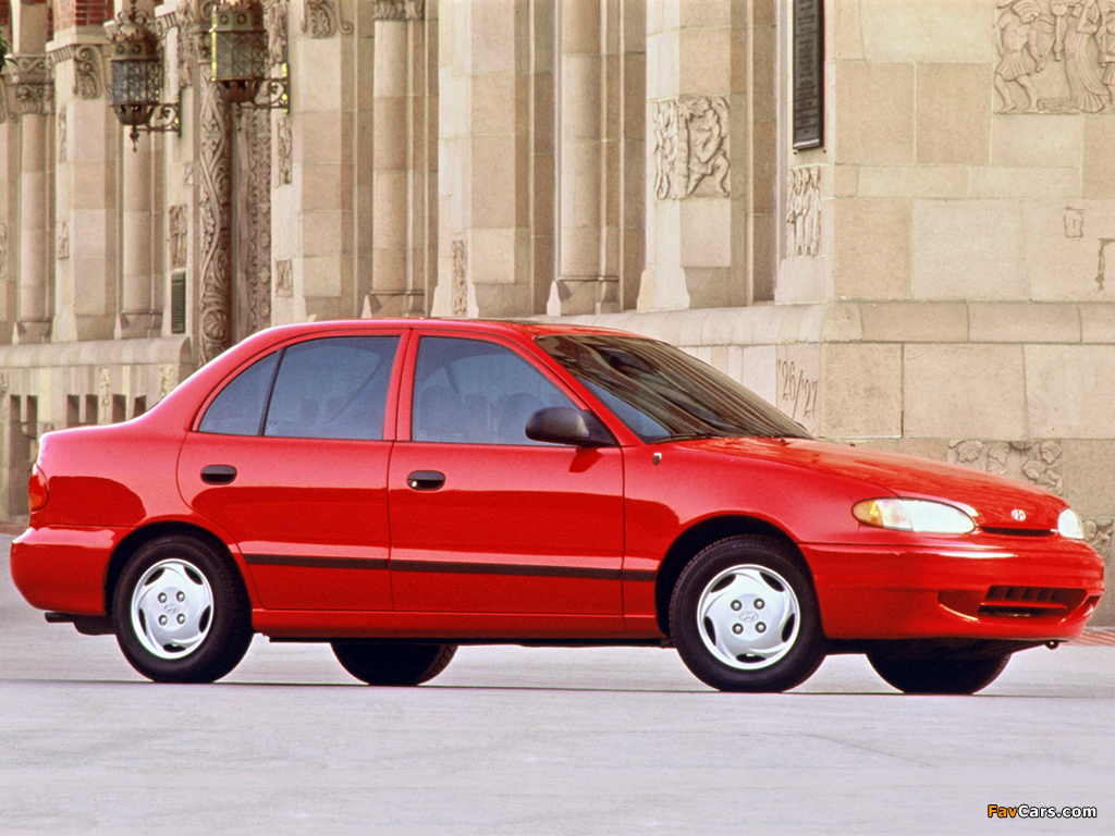 Images of Hyundai Accent Sedan US-spec 1994–96 (1024 x 768)