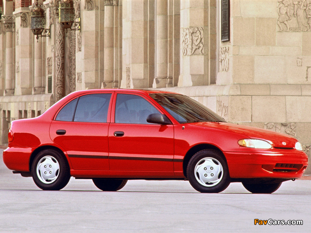 Images of Hyundai Accent Sedan US-spec 1994–96 (640 x 480)