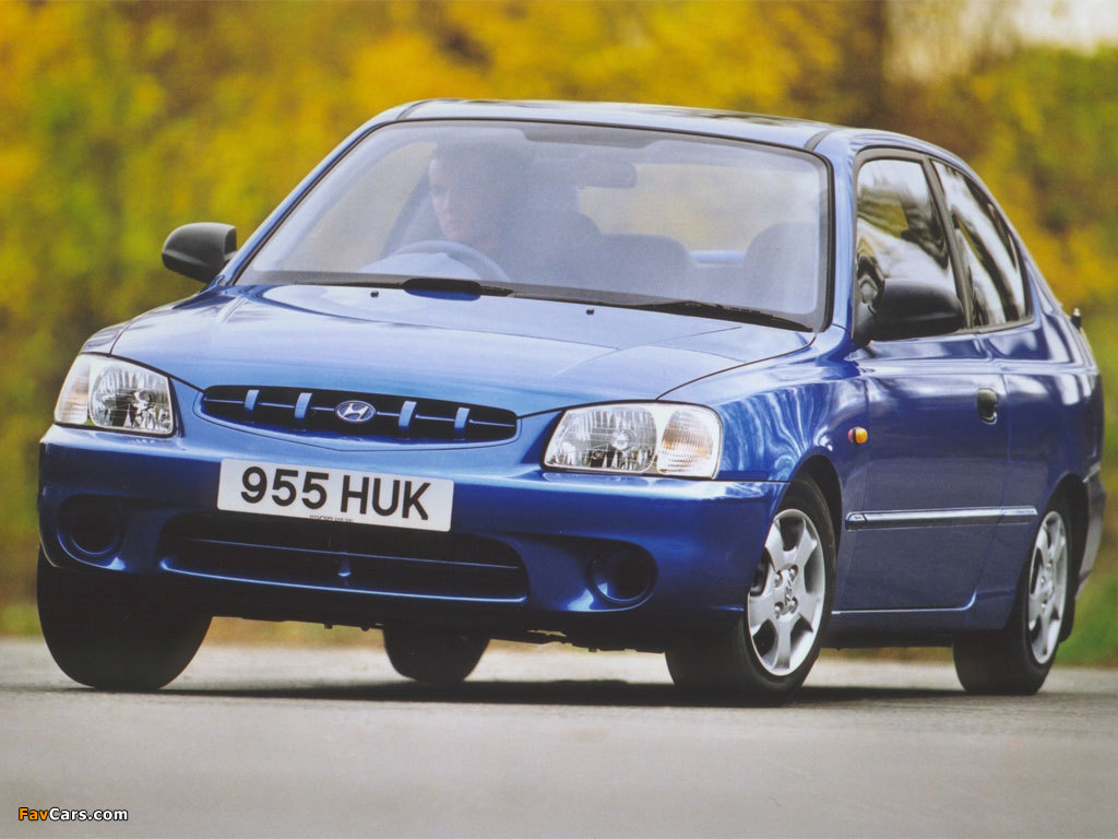 Images of Hyundai Accent 3-door UK-spec 2000–03 (1024 x 768)