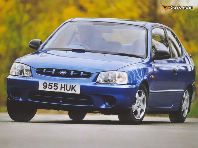 Images of Hyundai Accent 3-door UK-spec 2000–03 (640 x 480)
