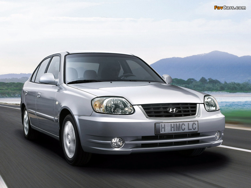 Images of Hyundai Accent 5-door 2003–06 (800 x 600)