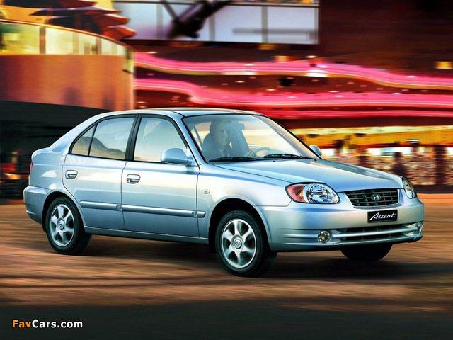 Images of Hyundai Accent 5-door 2003–06 (640 x 480)