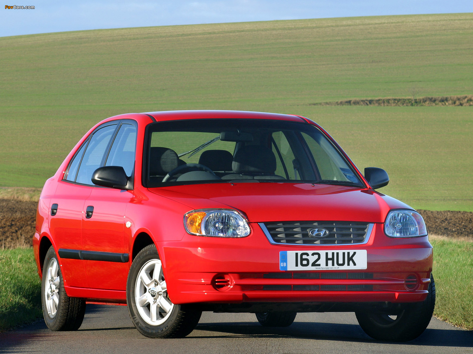 Images of Hyundai Accent 5-door UK-spec 2003–06 (1600 x 1200)