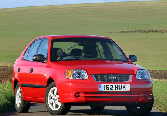 Images of Hyundai Accent 5-door UK-spec 2003–06