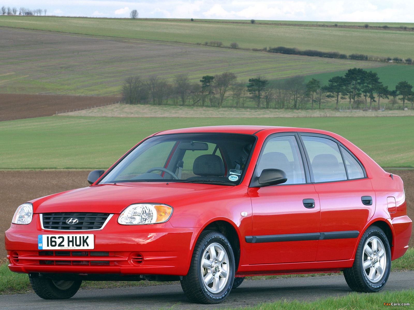 Images of Hyundai Accent 5-door UK-spec 2003–06 (1600 x 1200)