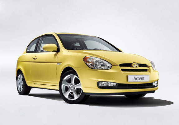 Images of Hyundai Accent 3-door 2006–07