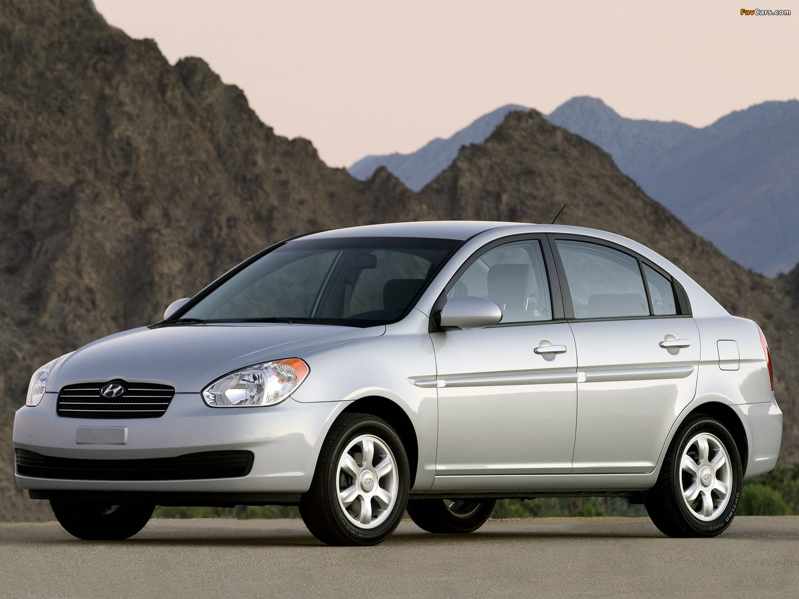 Images of Hyundai Accent Sedan US-spec 2006–11 (1600 x 1200)