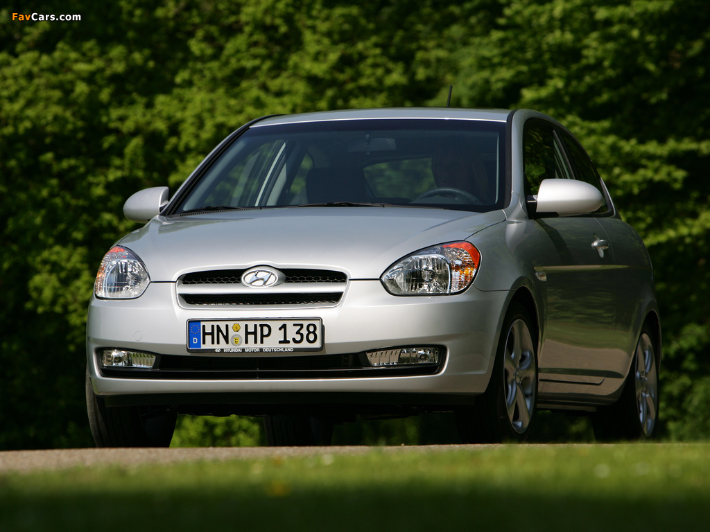 Images of Hyundai Accent 3-door 2006–07 (1024 x 768)