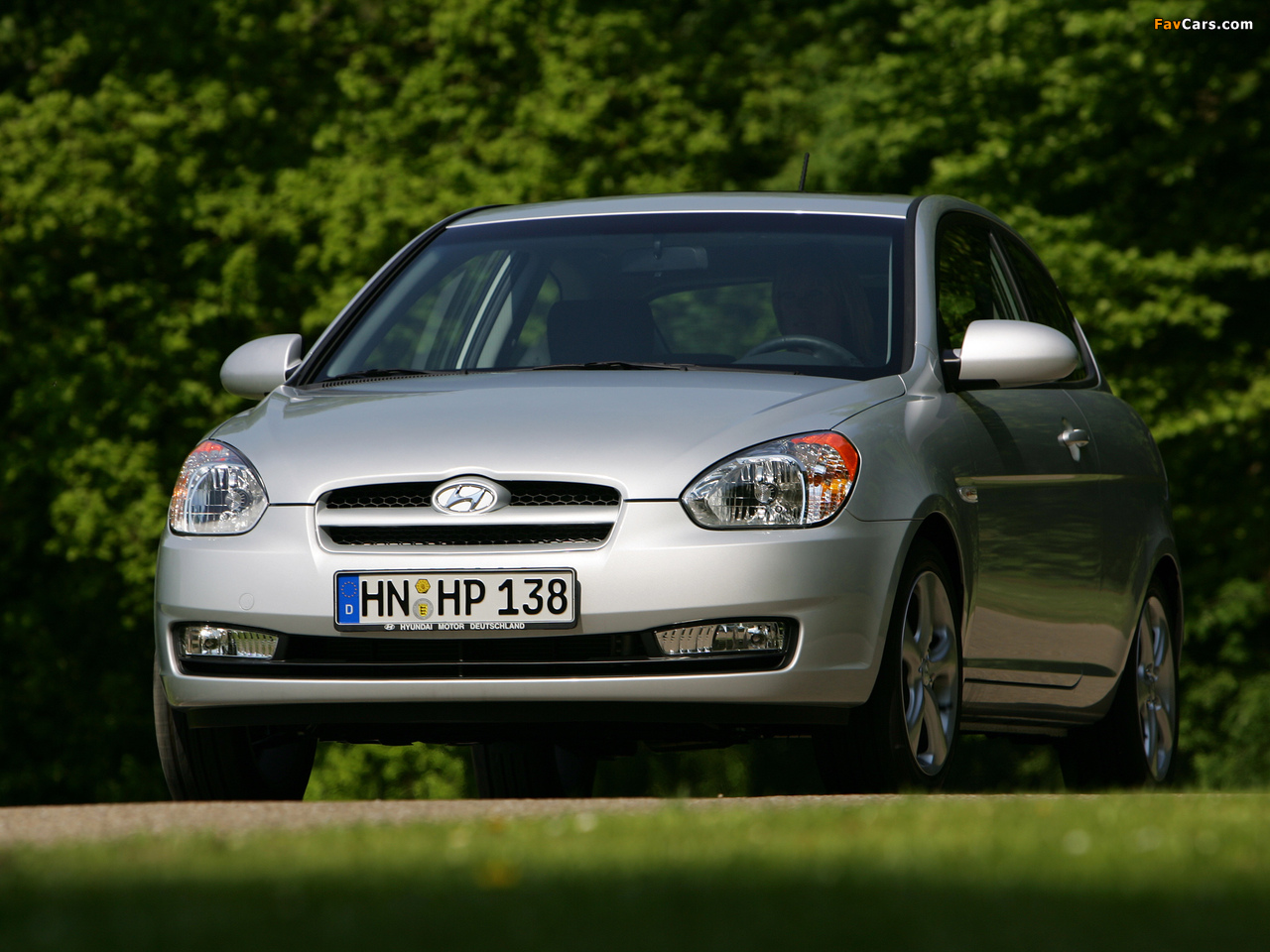 Images of Hyundai Accent 3-door 2006–07 (1280 x 960)