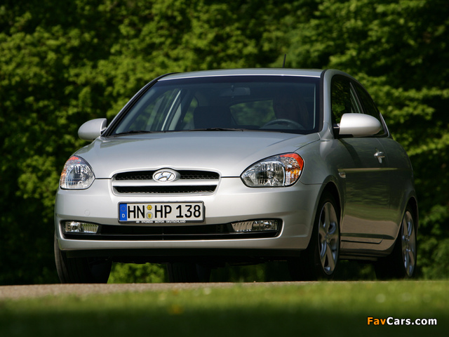 Images of Hyundai Accent 3-door 2006–07 (640 x 480)