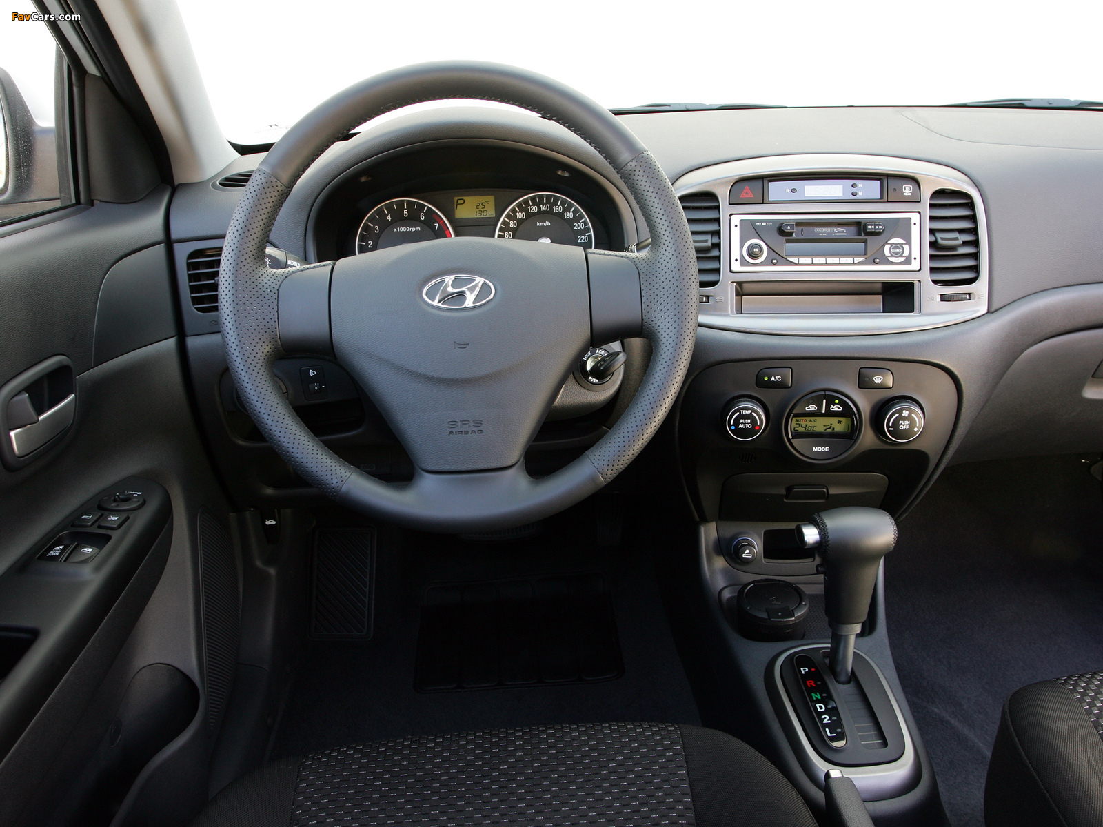 Images of Hyundai Accent 3-door 2006–07 (1600 x 1200)