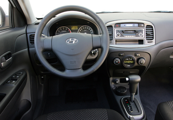 Images of Hyundai Accent 3-door 2006–07
