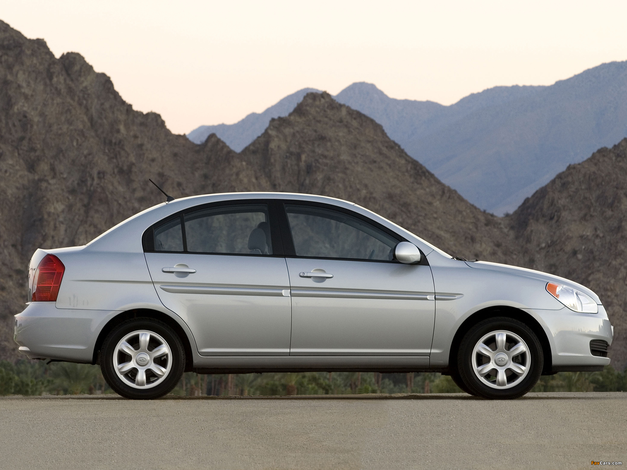 Images of Hyundai Accent Sedan US-spec 2006–11 (2048 x 1536)