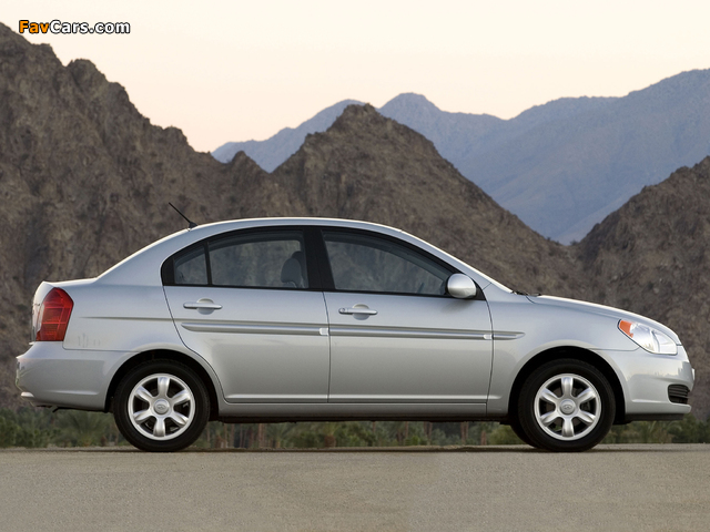 Images of Hyundai Accent Sedan US-spec 2006–11 (640 x 480)