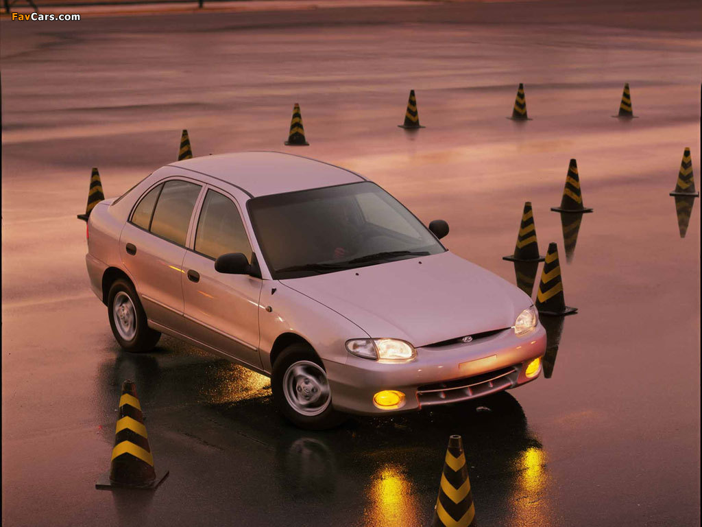 Photos of Hyundai Accent 5-door 1996–2000 (1024 x 768)
