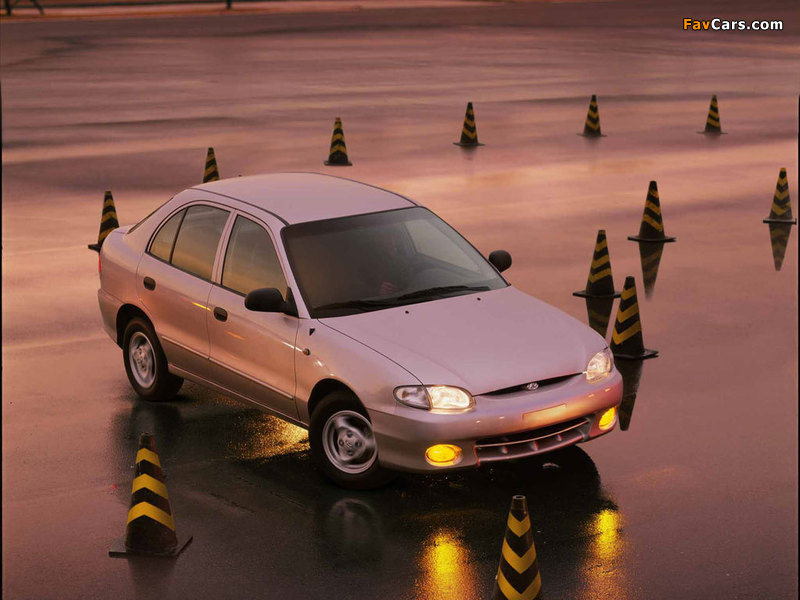 Photos of Hyundai Accent 5-door 1996–2000 (800 x 600)