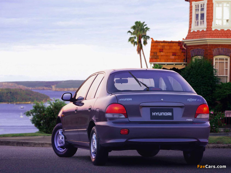 Photos of Hyundai Accent 5-door 1996–2000 (800 x 600)