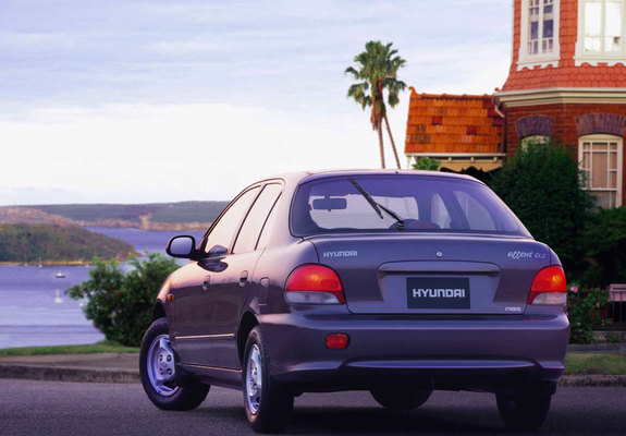 Photos of Hyundai Accent 5-door 1996–2000