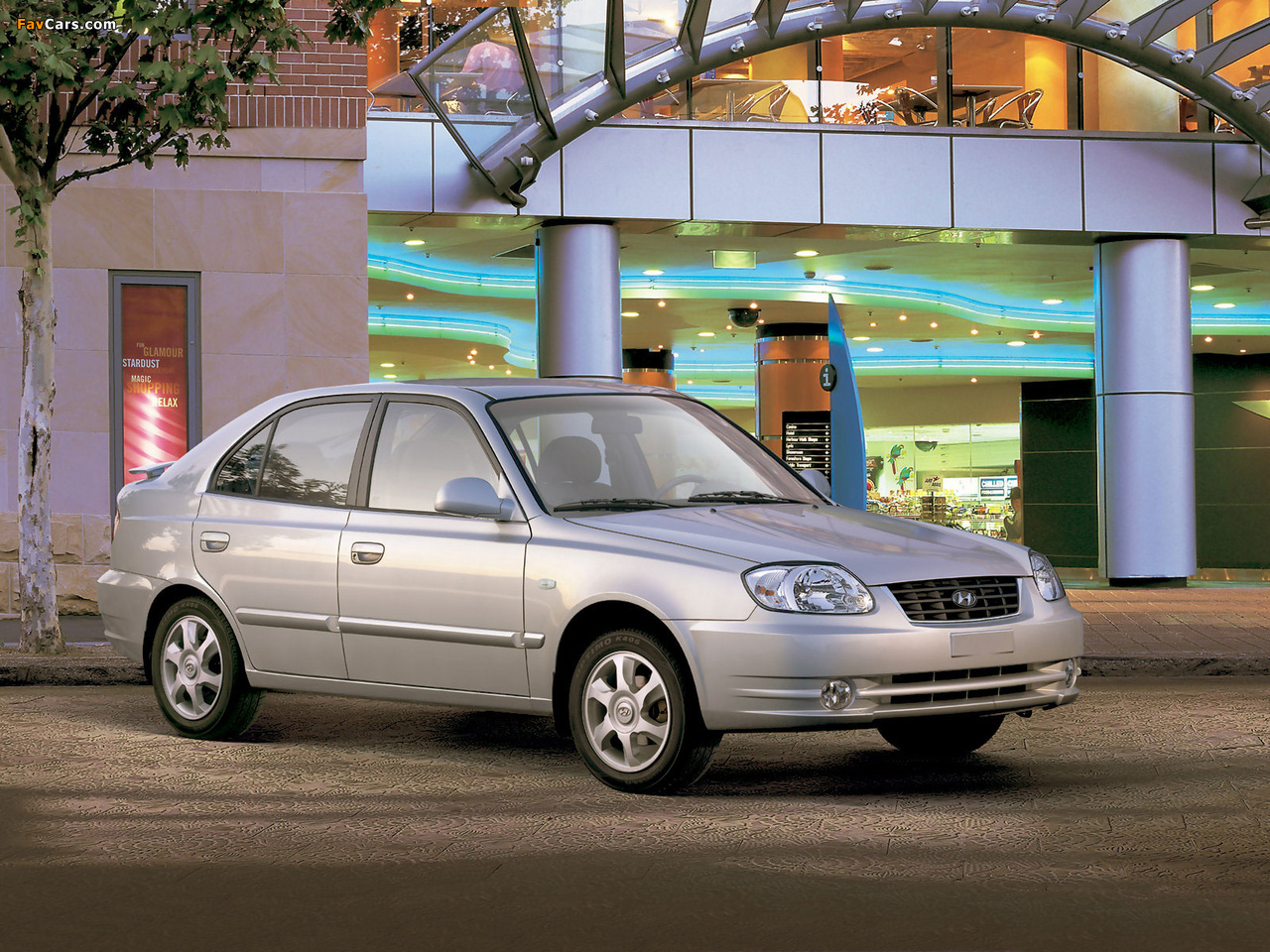 Photos of Hyundai Accent 5-door 2003–06 (1280 x 960)