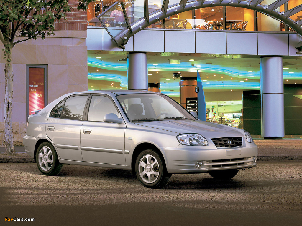 Photos of Hyundai Accent 5-door 2003–06 (1024 x 768)