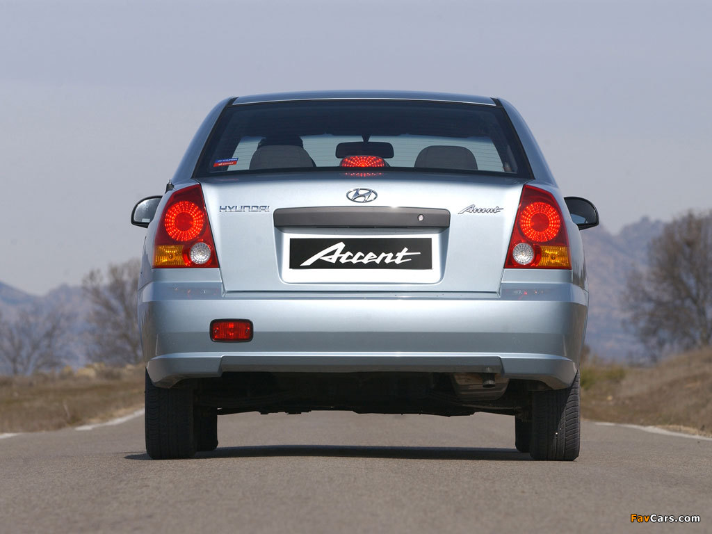 Photos of Hyundai Accent Sedan 2003–06 (1024 x 768)