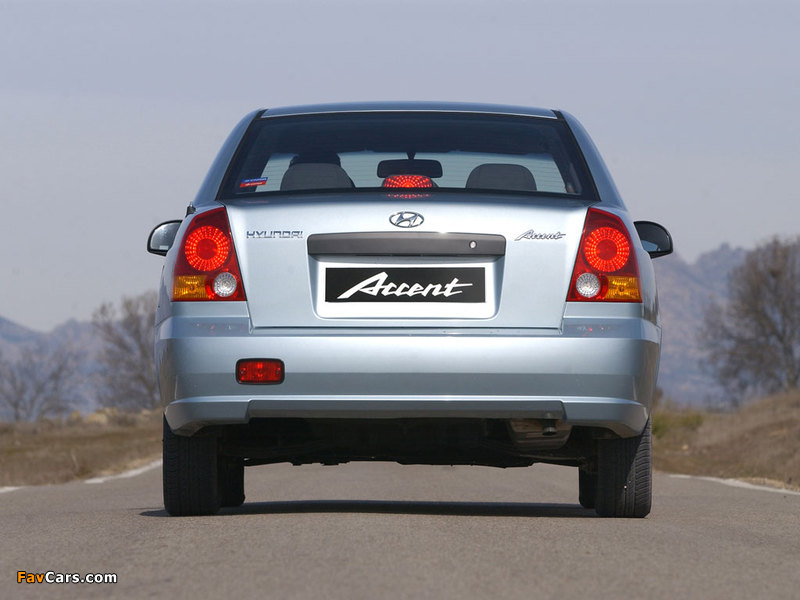 Photos of Hyundai Accent Sedan 2003–06 (800 x 600)