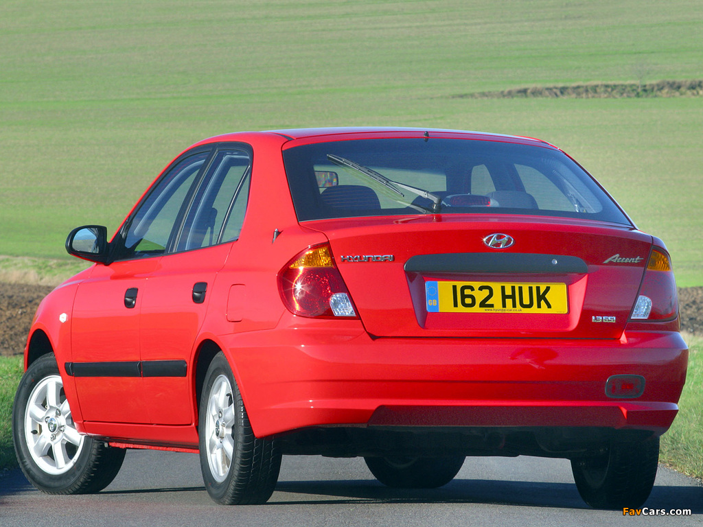 Photos of Hyundai Accent 5-door UK-spec 2003–06 (1024 x 768)