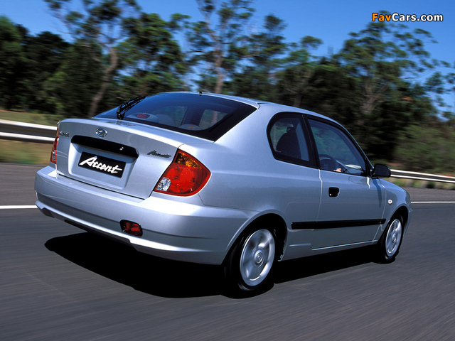 Photos of Hyundai Accent 3-door AU-spec 2003–06 (640 x 480)