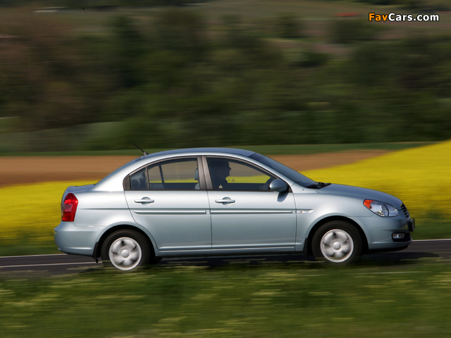 Photos of Hyundai Accent Sedan 2006–10 (640 x 480)