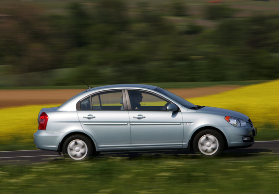 Photos of Hyundai Accent Sedan 2006–10