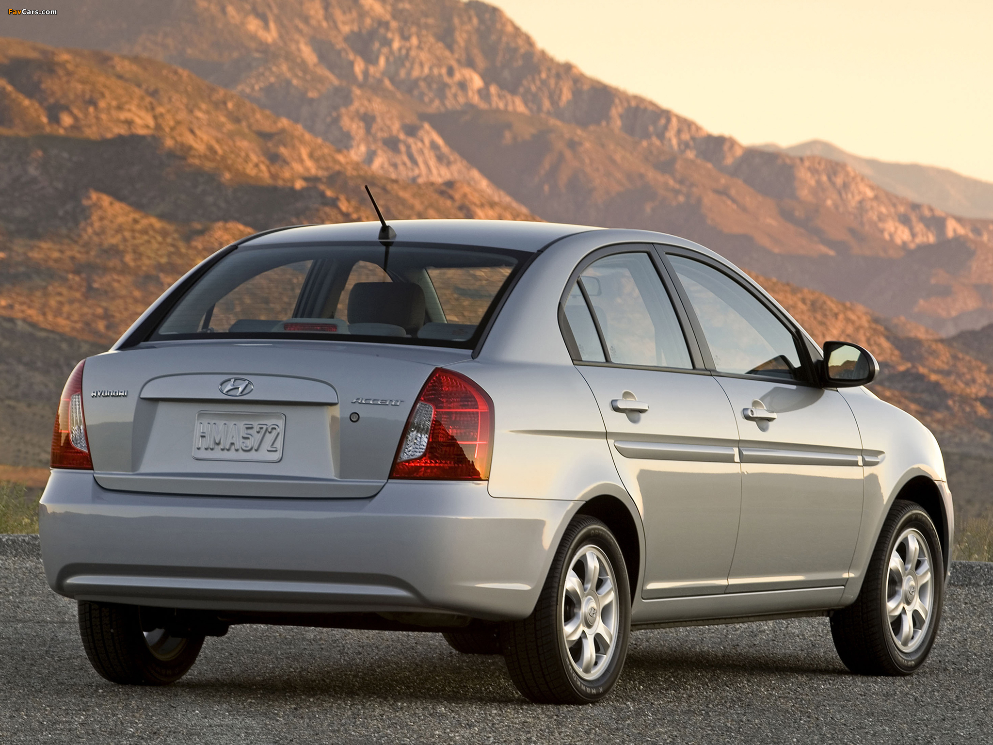 Photos of Hyundai Accent Sedan US-spec 2006–11 (2048 x 1536)